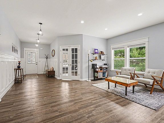 5th image of 9360 Stratford Woods Trl