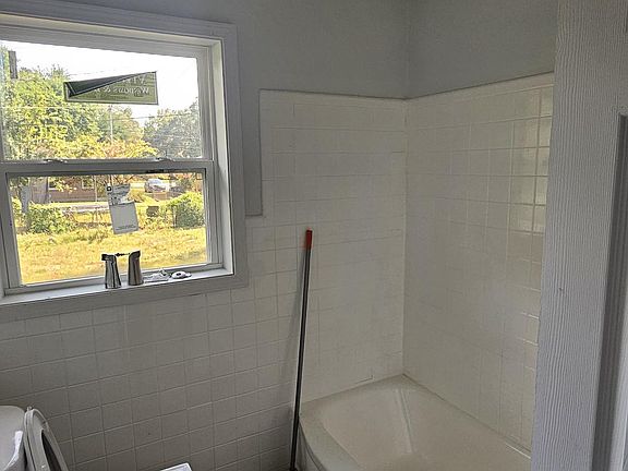 5th image of 1513 Dardon Ave