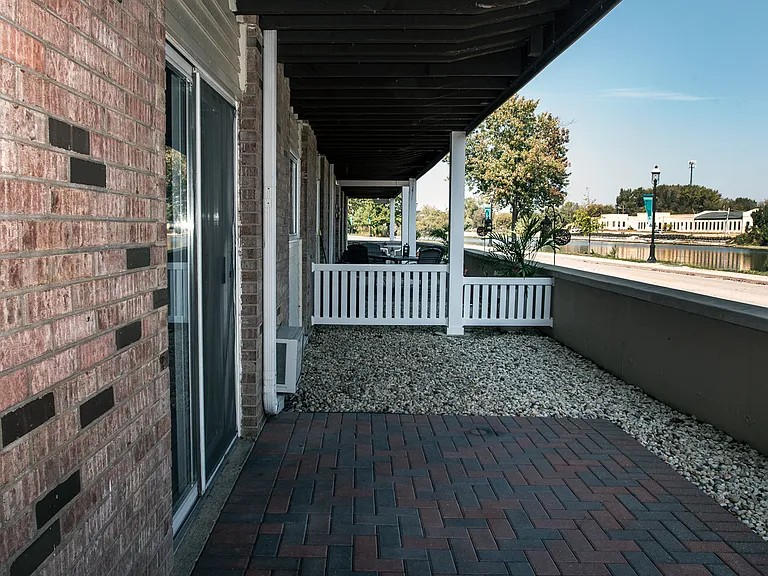 RiverWalk Apartments — Photo 9