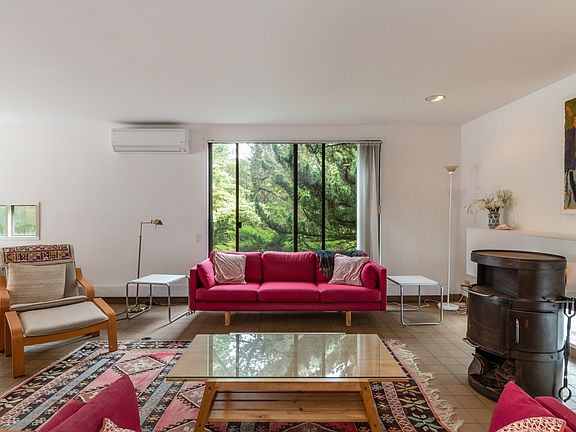 3rd image of 4 Seabreeze Way
