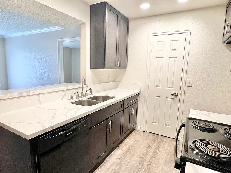 Quailpointe Apartments — Photo 9