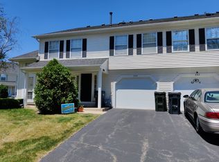 200 Acorn Dr, Streamwood, IL