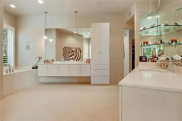 302 Bella Dr — Photo 6