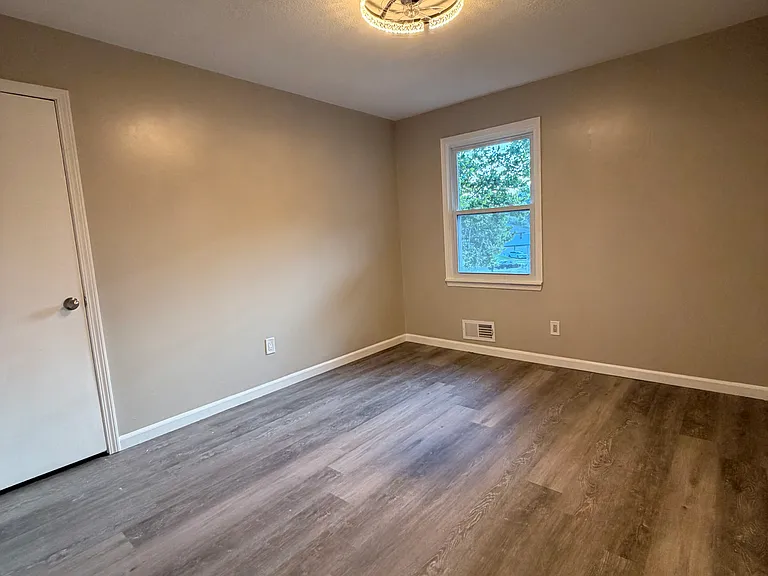 1632 S Kenwood St — Photo 11