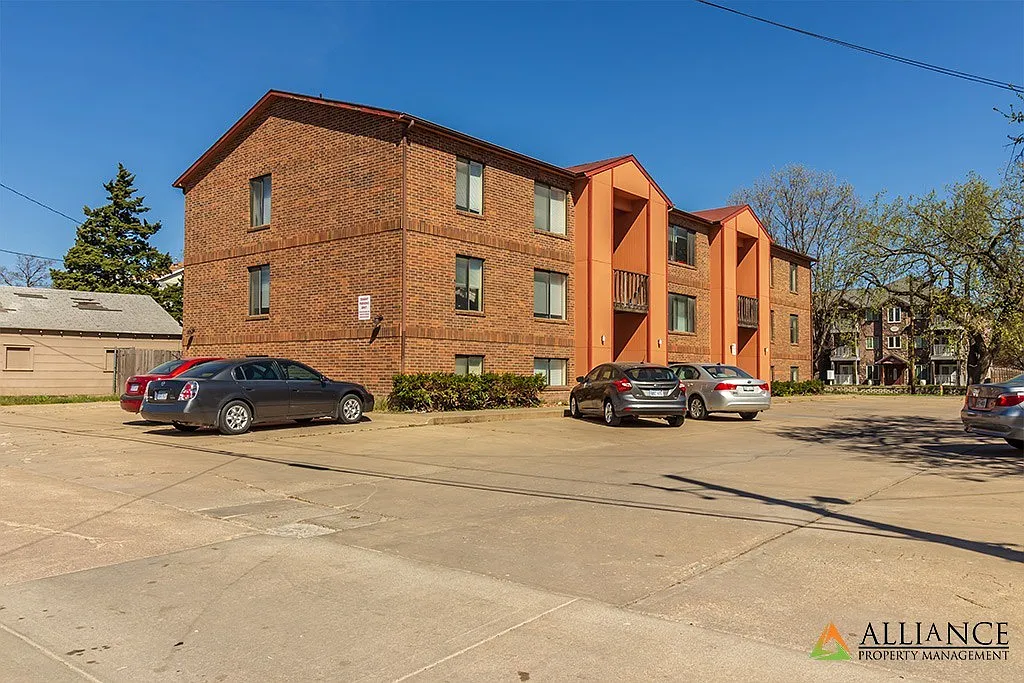 Building Photo - Bluemont Ave. 913