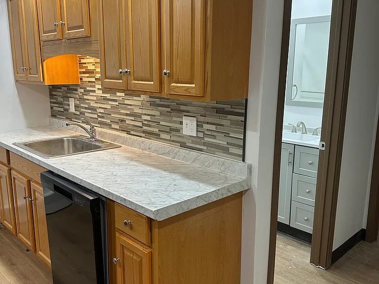 292 Rumbold Ave #3 — Photo 2