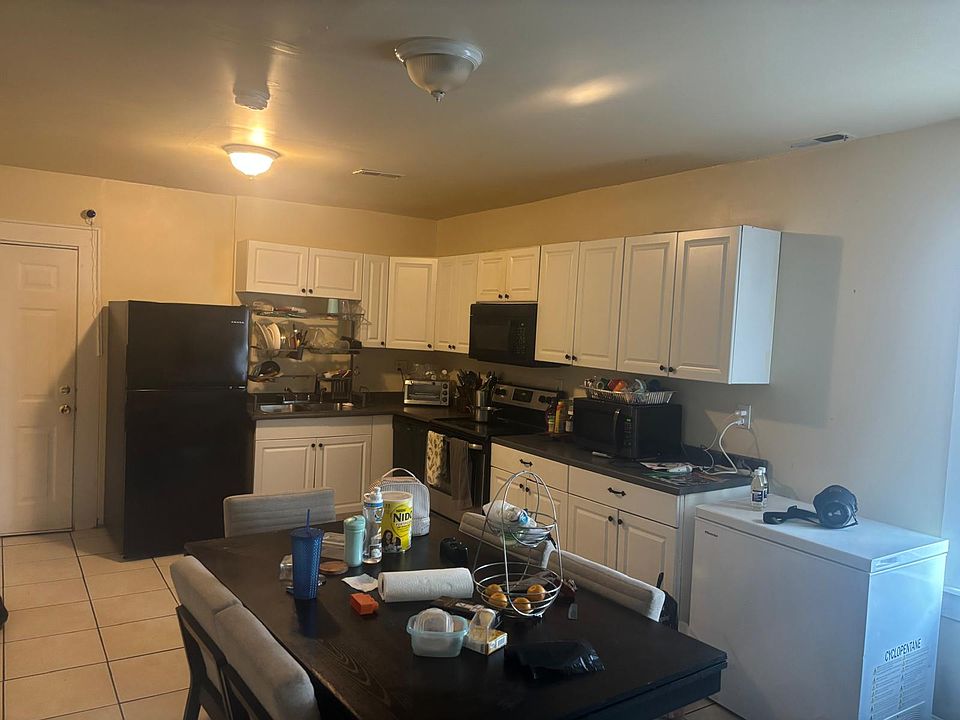 1st image of 185 Pilgrim Ave #3