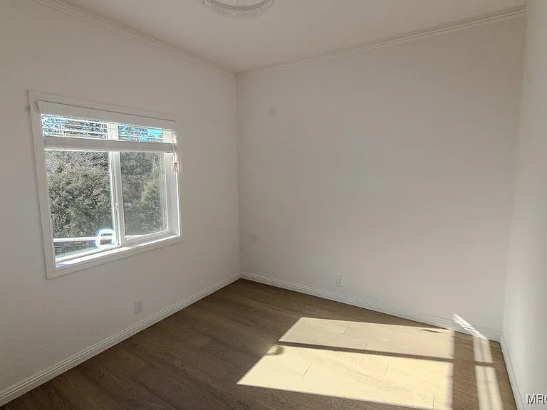 1336 La Crescenta Dr #1 — Photo 29