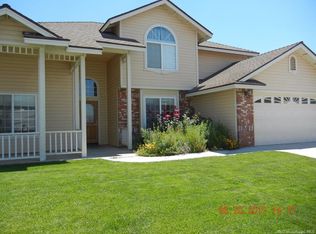 312 Peach Blossom Ln, Tehachapi, CA 93561