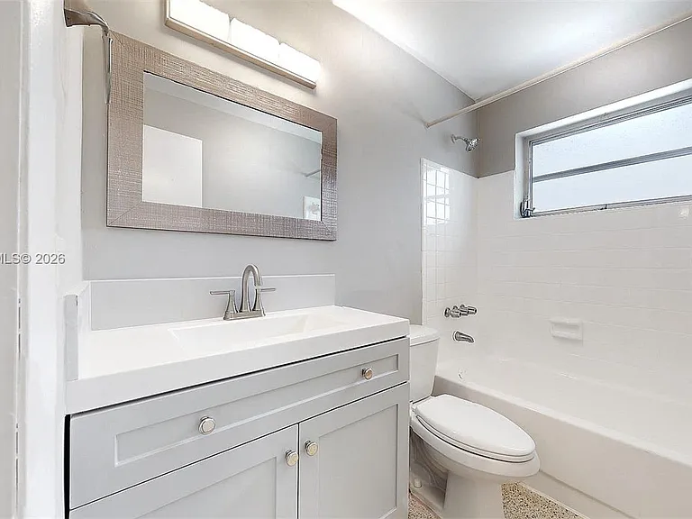 40 W 10th St #3 — Photo 18