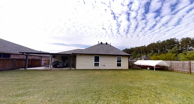Large corner lot with fenced yard in Woodland Crossing — Photo 2