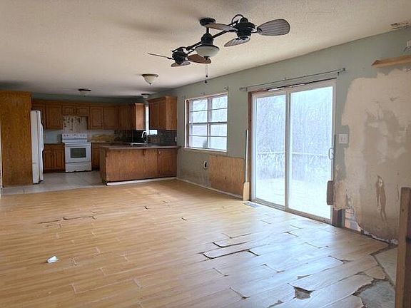 4th image of 8747 Farm Road 2282