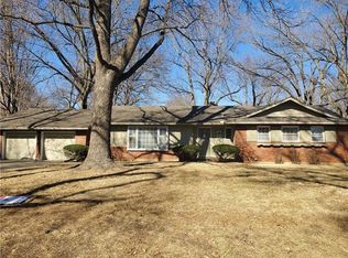 3200 W 82nd St, Leawood, KS 66206