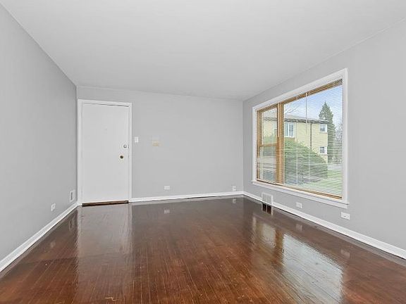 2nd image of 1528 W 99th St #1C1D