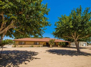 7471 11th St, Hesperia, CA 92345