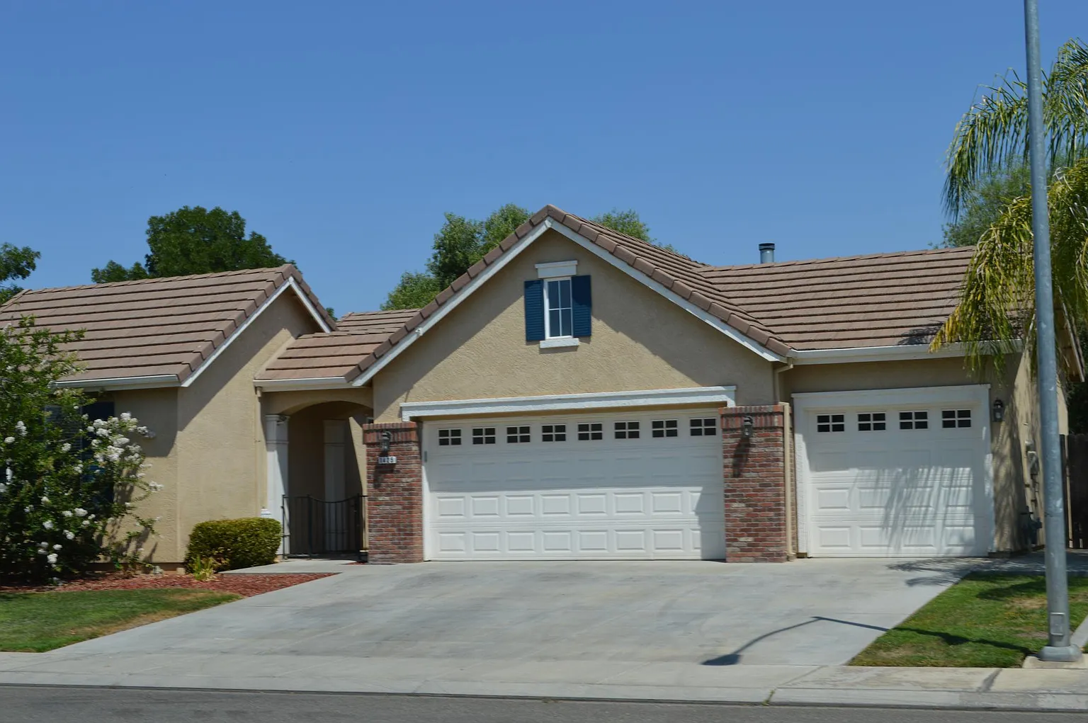 1425 Pleasant Ct photo 1