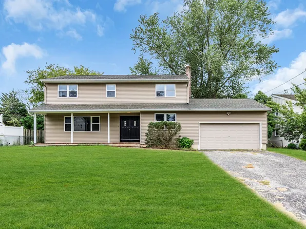 9 Lynn Dr, Toms River, NJ 08753