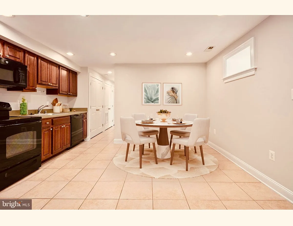 Building Photo - 769 Gresham Pl NW #1