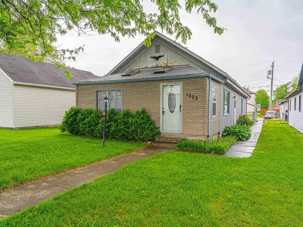 1203 N Logan St, Lincoln, IL 62656