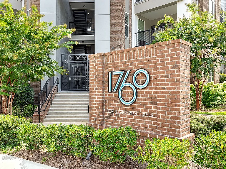 1760 Apartments — Photo 18