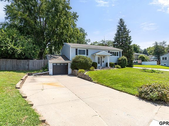 3rd image of 1003 Birchcrest Rd