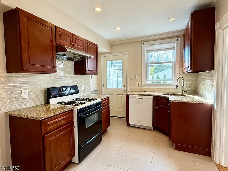 8 William St — Photo 10
