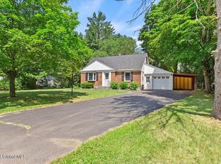 33 Harlau Dr, Glenville, NY 12302