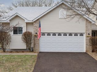 808 Eagan Oaks Ln, Eagan, MN 55123
