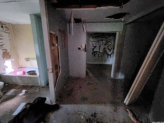 5th image of 1119 KING AVE