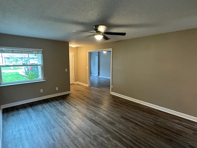 6205 S Church Ave — Photo 6