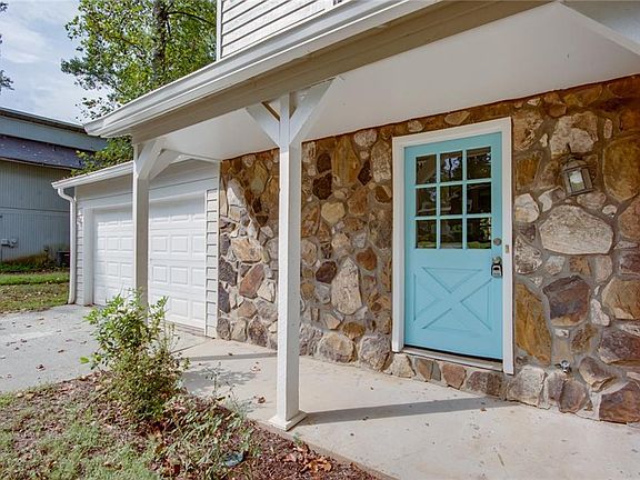 4th image of 2472 Landington Way
