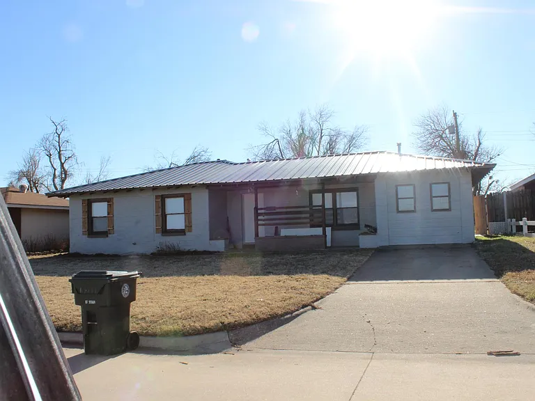 Flannery Dr — Photo 1