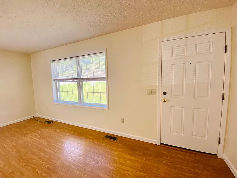 1348 State Highway 194 N — Photo 5