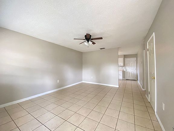 5th image of 1713 Birchwood Cir Unit 1