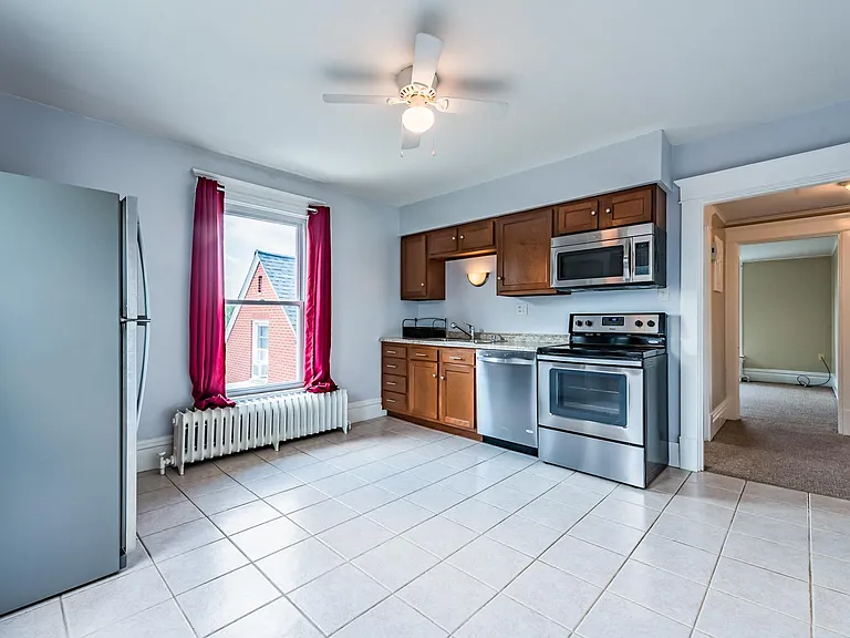 530 Foster St — Photo 9