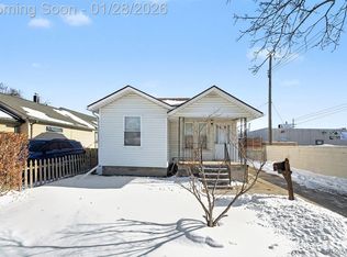 25034 Comfort St, Center Line, MI 48015