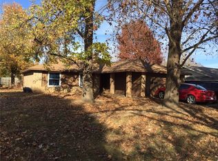 1515 W Lilac St, Rogers, AR 72758