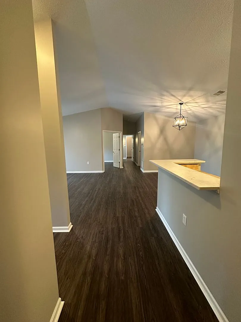 Worthington Glen Condo For Rent - 2BR/2BA with Garage and Bonus Room! — Photo 2
