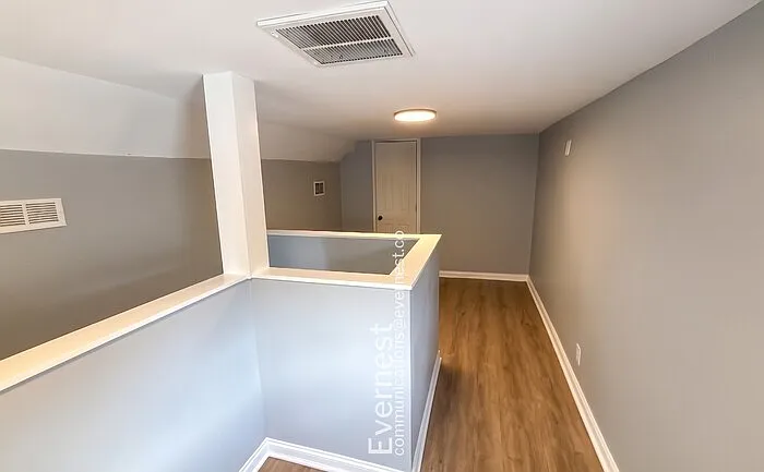 2311 Fairleigh St — Photo 11