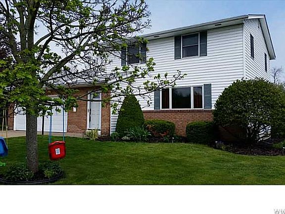 3rd image of 44 Beaver Ln