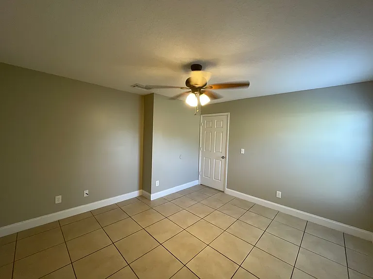 810 Montana Ave — Photo 10
