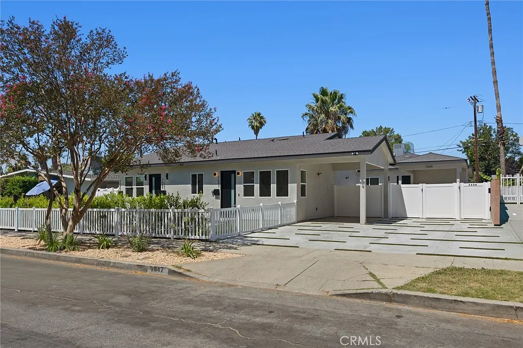 3 bed, 1050 sqft, $3,745 — Photo 3
