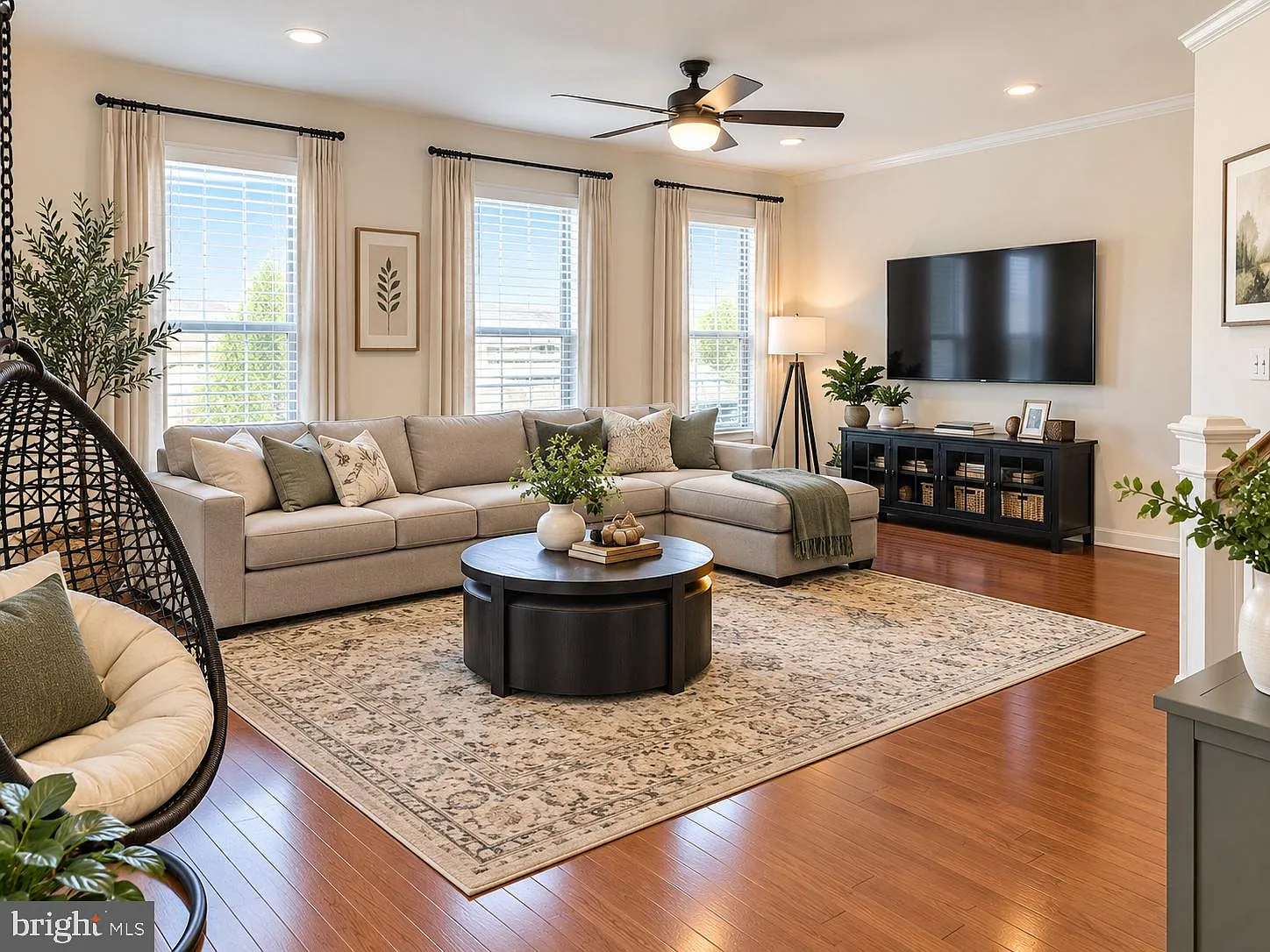 3 bed, 3.5 bath, 2418 sqft, $3,300 — Photo 4
