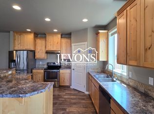 106 Golding St, Moxee, WA 98936