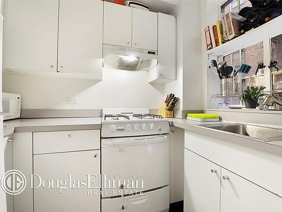 2nd image of 333 E 43rd St APT 105
