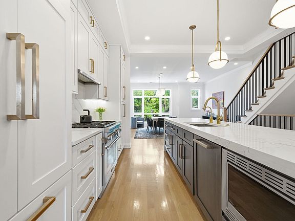 5th image of 3250 N Racine Ave #2