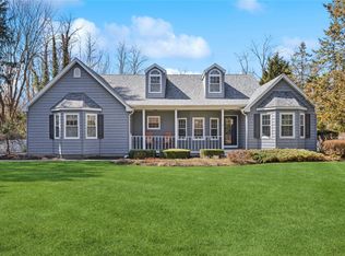 14 Cedar St, Moriches, NY 11955