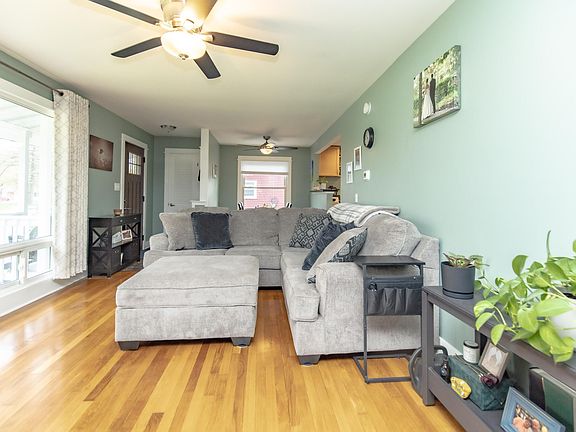 3rd image of 104 Glendale Blvd