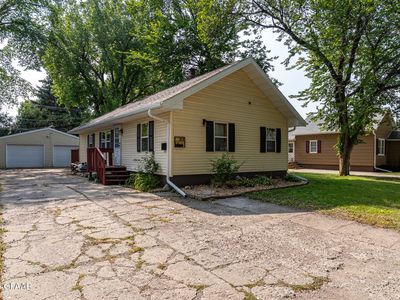 2101 10th Ave N, Grand Forks, ND, 58203