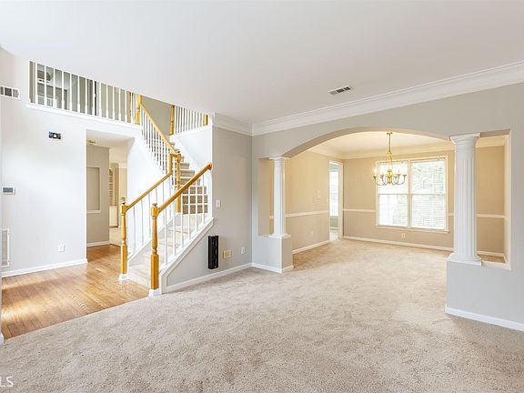 4th image of 135 Lakeside Ct